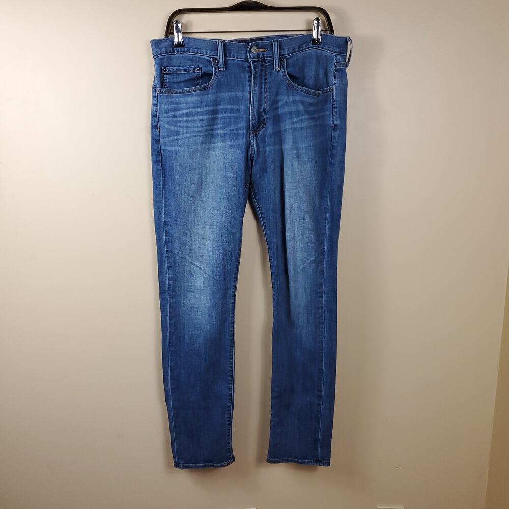 GAP Medium Wash Slim Jeans Size 33x32